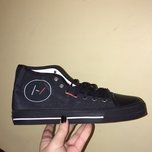 twenty øne piløts high top sneakers | NWOT